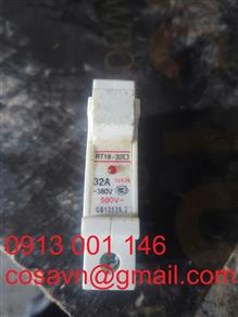 Giá đỡ cầu chì và cầu chì WOO RT18-320 RT18-320